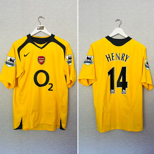 Arsenal away football shirt
2005/06 Henry Medium