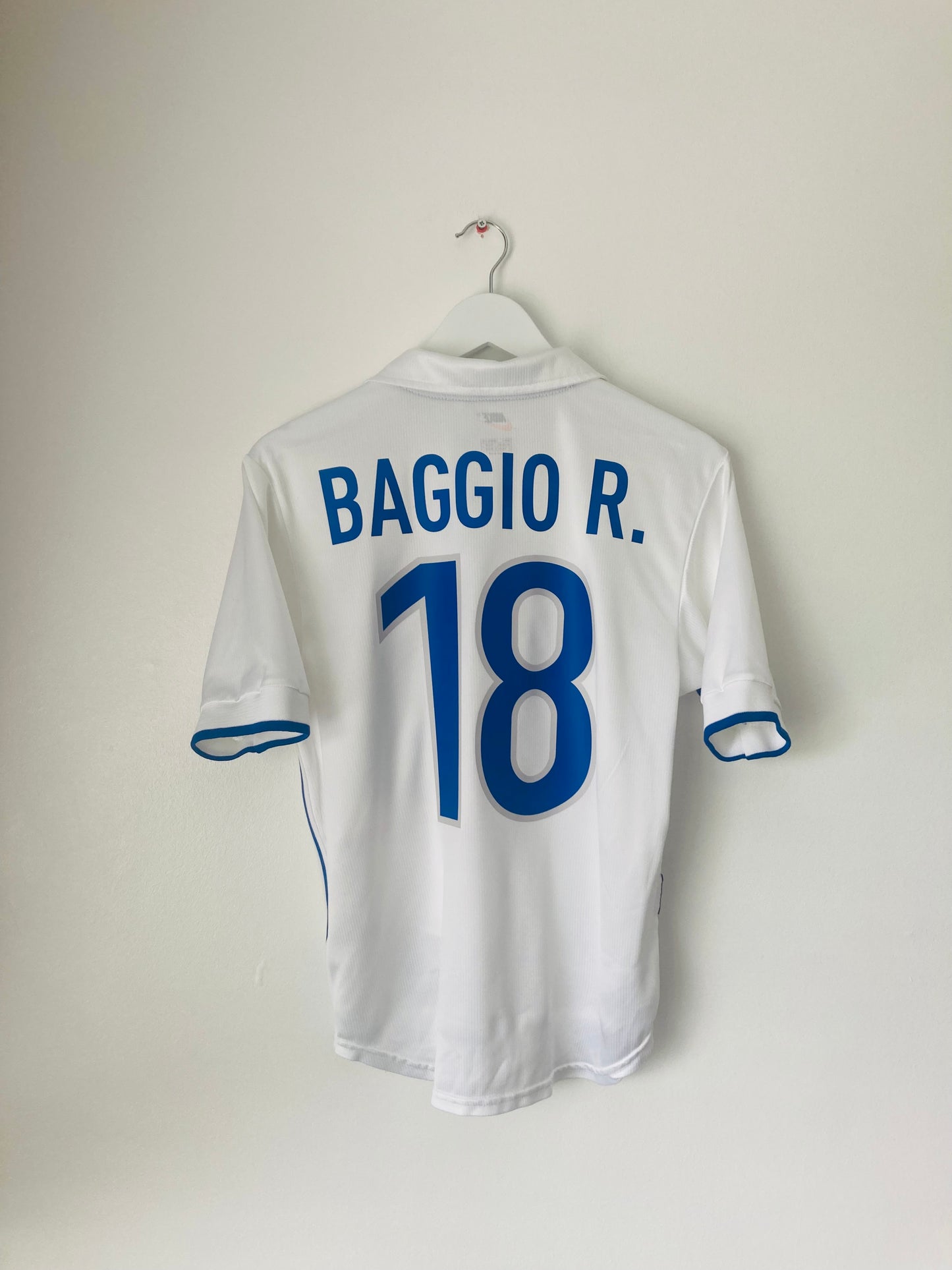 Italy away football shirt W/C 1998 Baggio Small