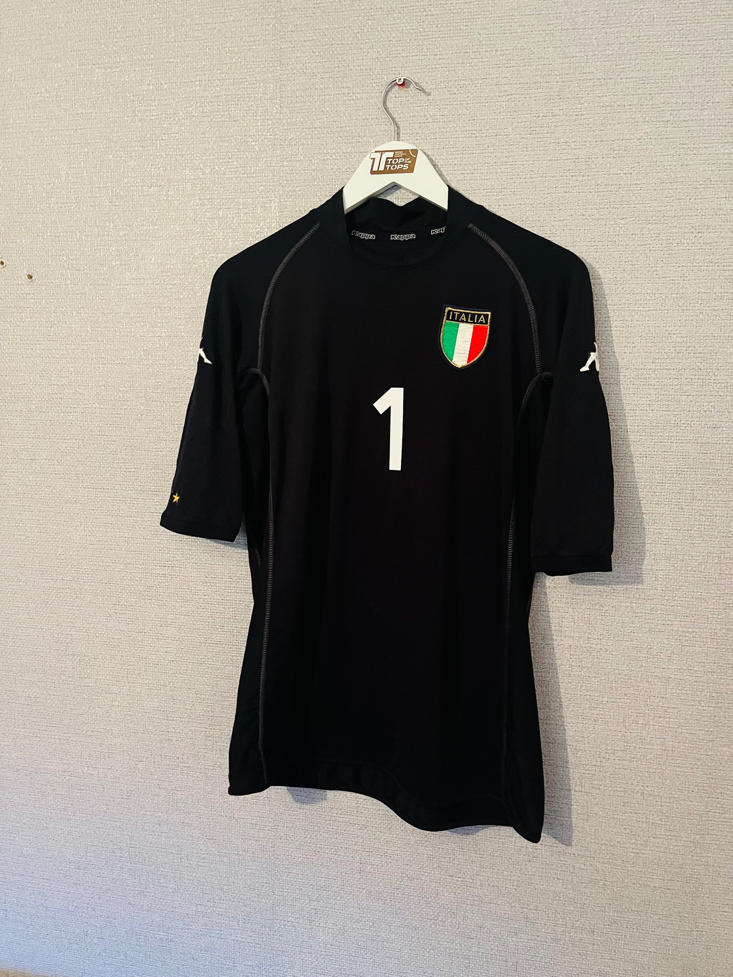 Italy goalkeeper football shirt     W/C 2002 Buffon Large