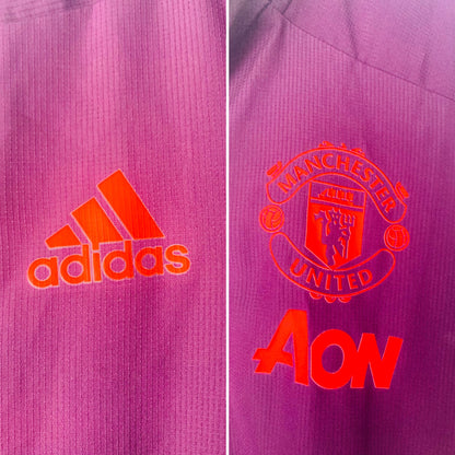 Manchester United football training jacket
2020/21 Small