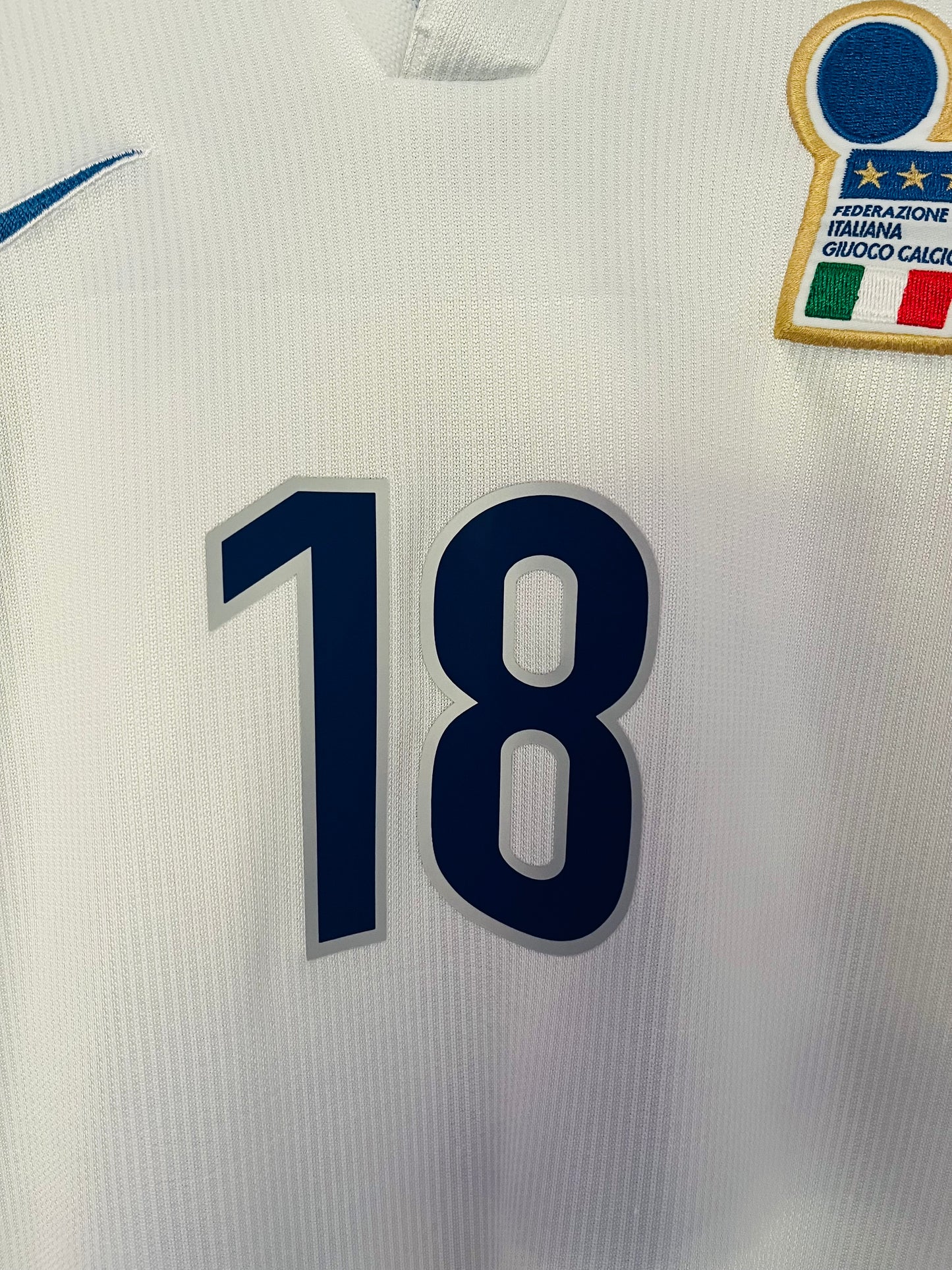 Italy away football shirt
W/C 1998 Baggio Medium