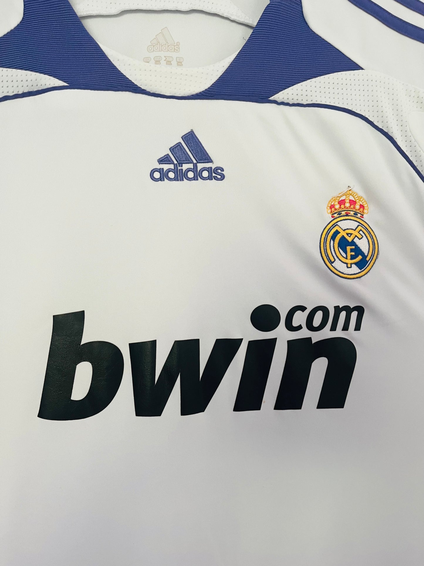 Real Madrid home football shirt
2007/08 Guti XXL