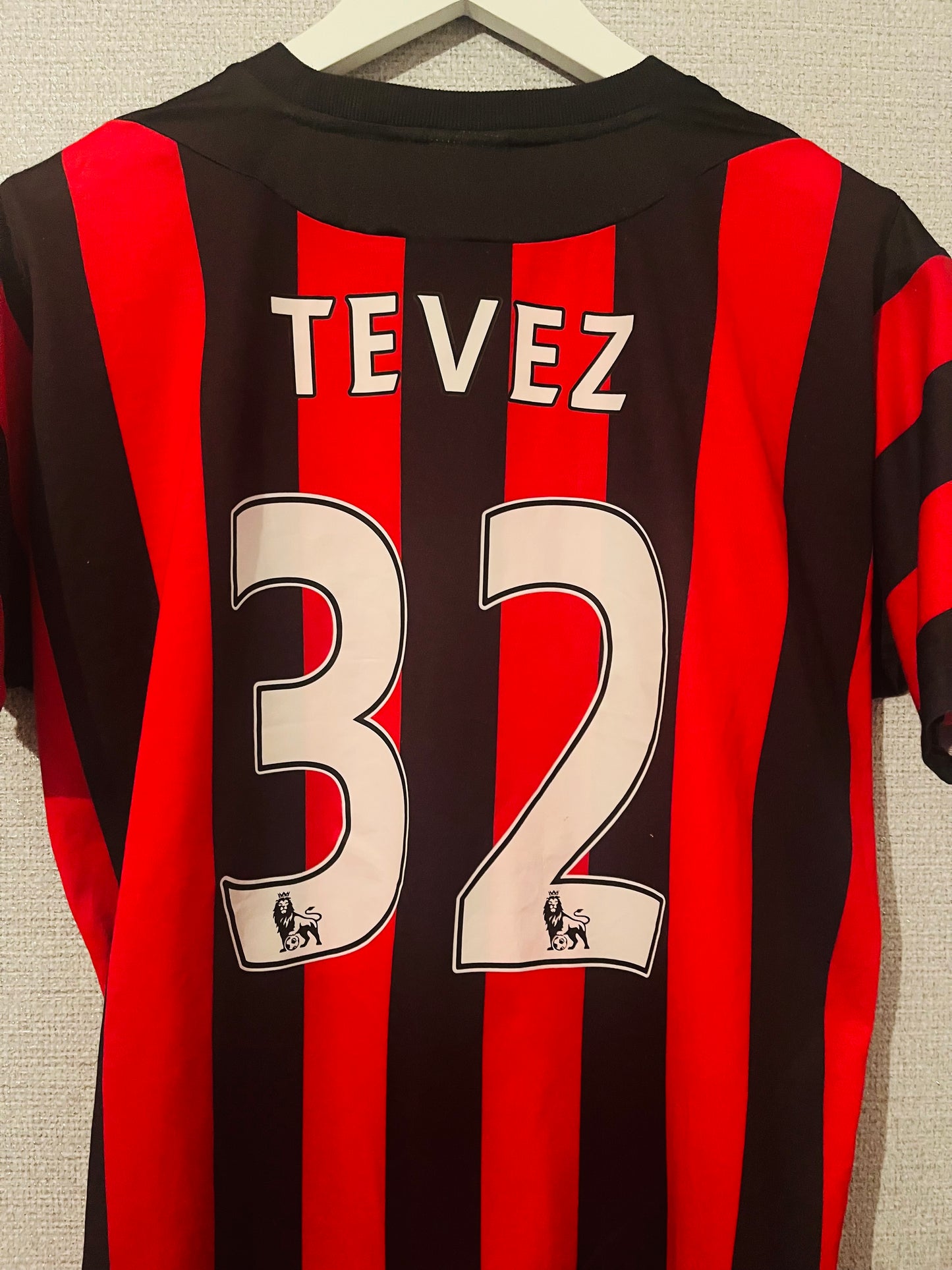 Manchester City away football shirt 2011/12 Tevez Large