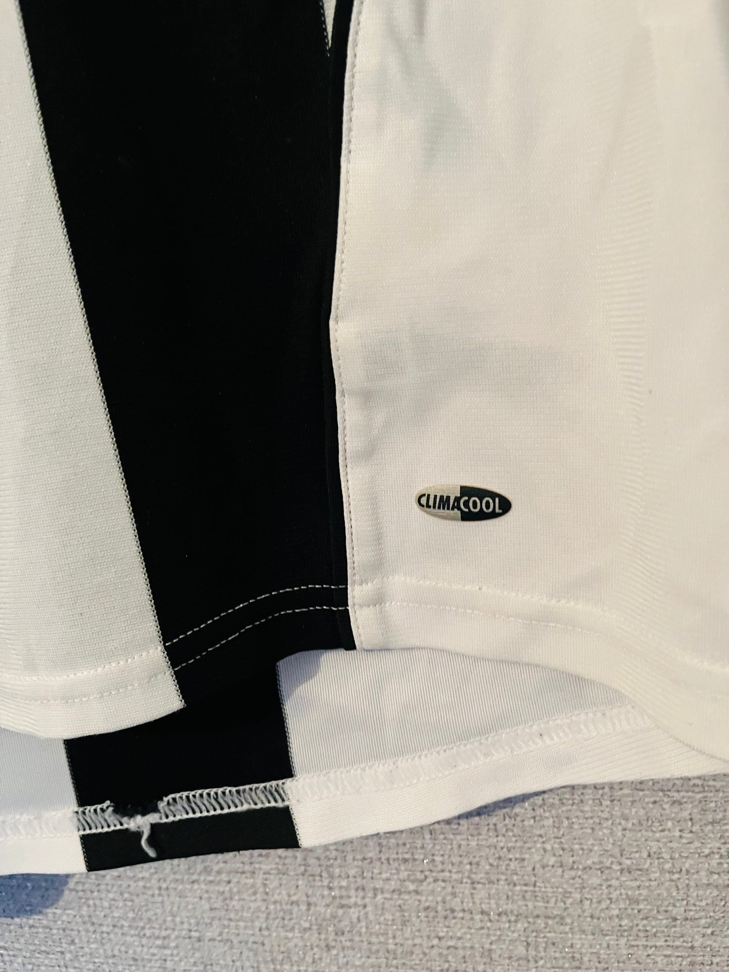 Newcastle United home football shirt 2005/07 Shearer Large