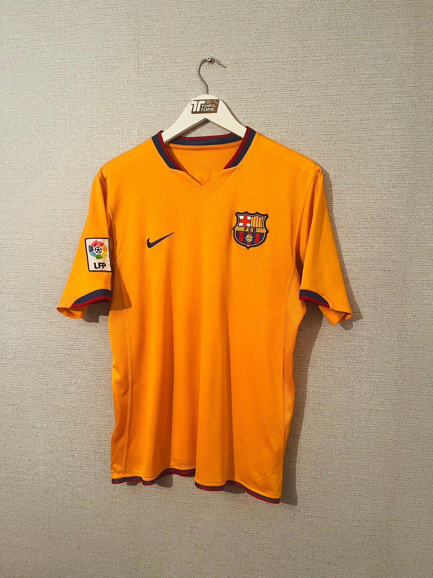 Barcelona away football shirt 2006/07 Iniesta Medium