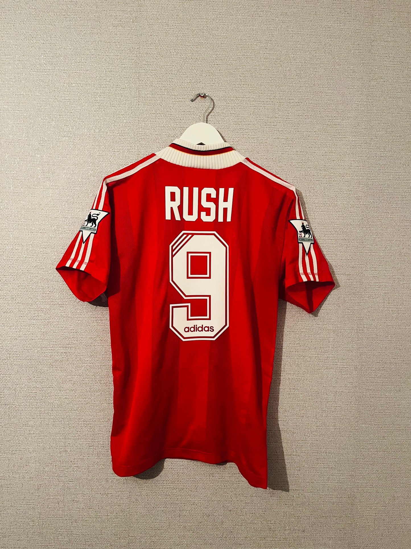 Liverpool home football shirt
1995/96 Rush Medium