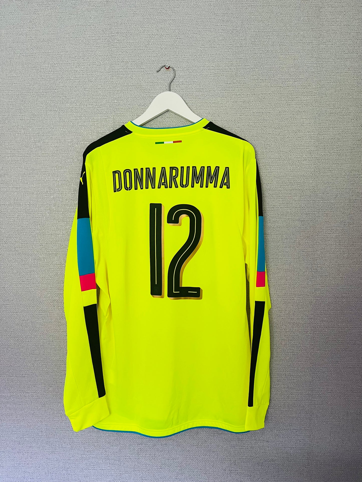 Italy goalkeeper football shirt 2016/17 Donnarumma XL
