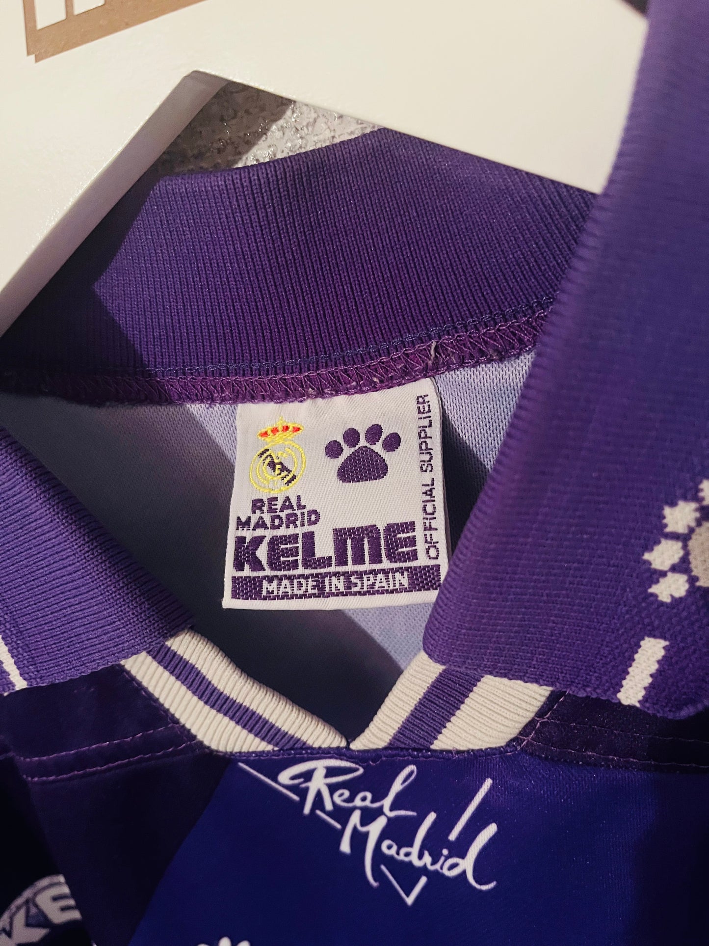 Real Madrid away football shirt
1994/96 Zamorano XL