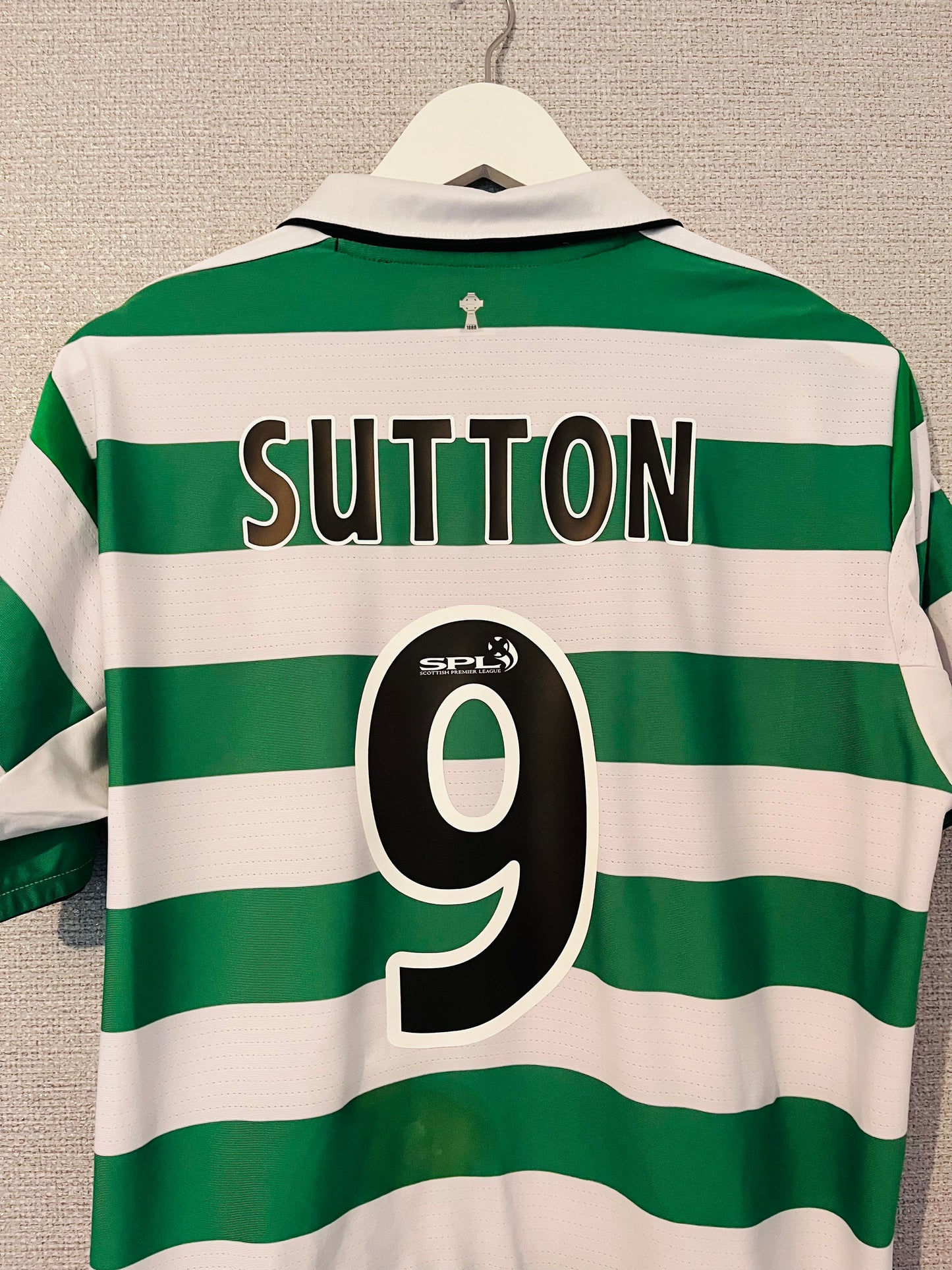 Glasgow Celtic home football shirt
2004/05 Sutton Large