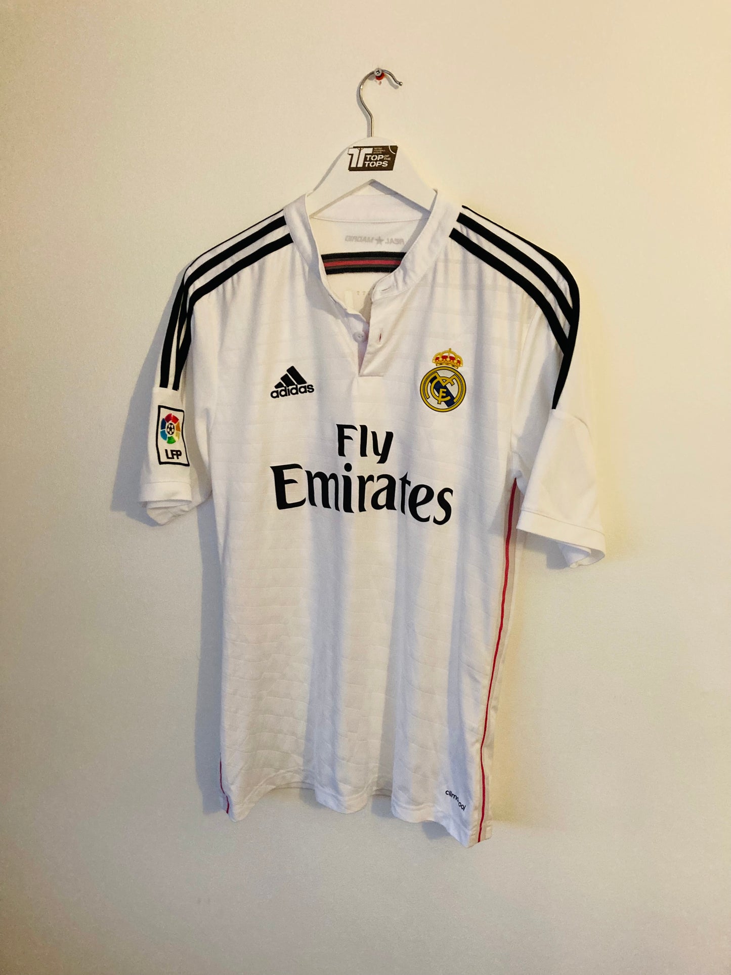 Real Madrid home football shirt

2014/15 CR7 medium