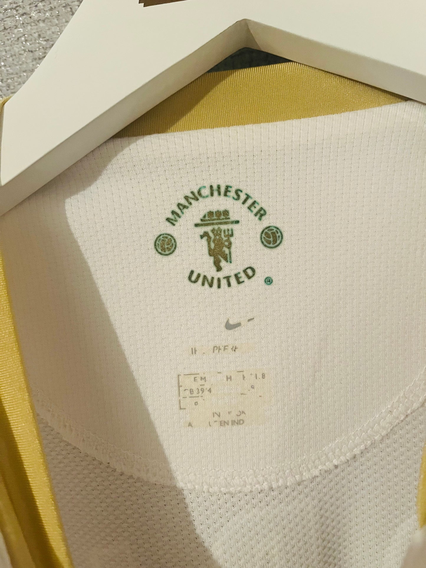 Manchester United away football shirt 2006/07 Carrick Medium