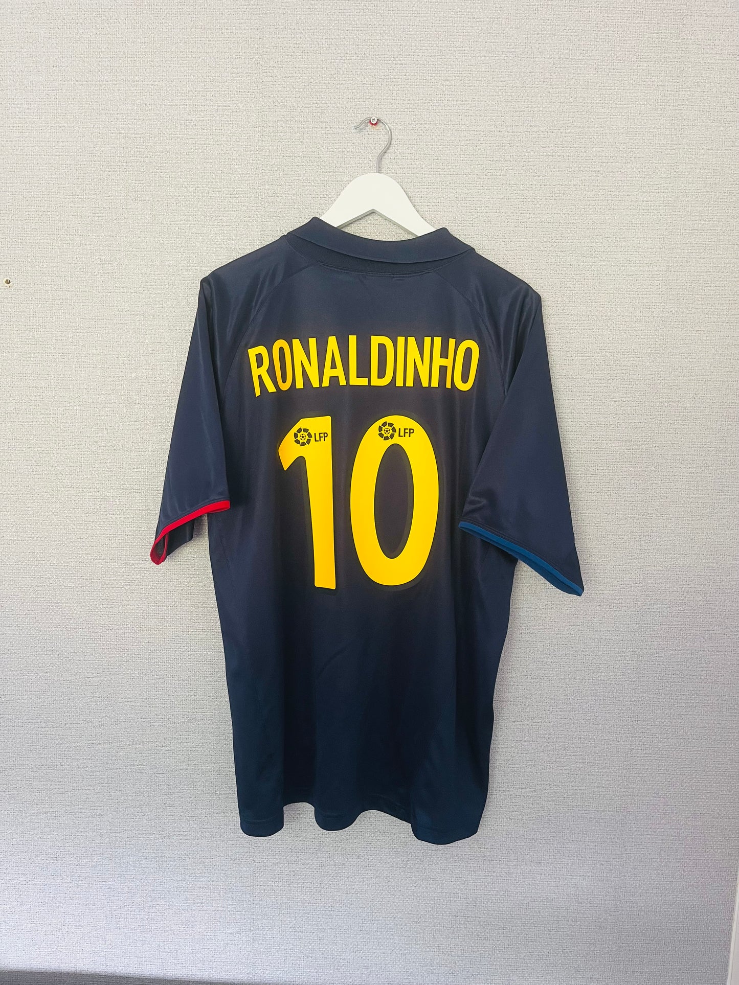 Barcelona away football shirt 2003/04 Ronaldinho XL