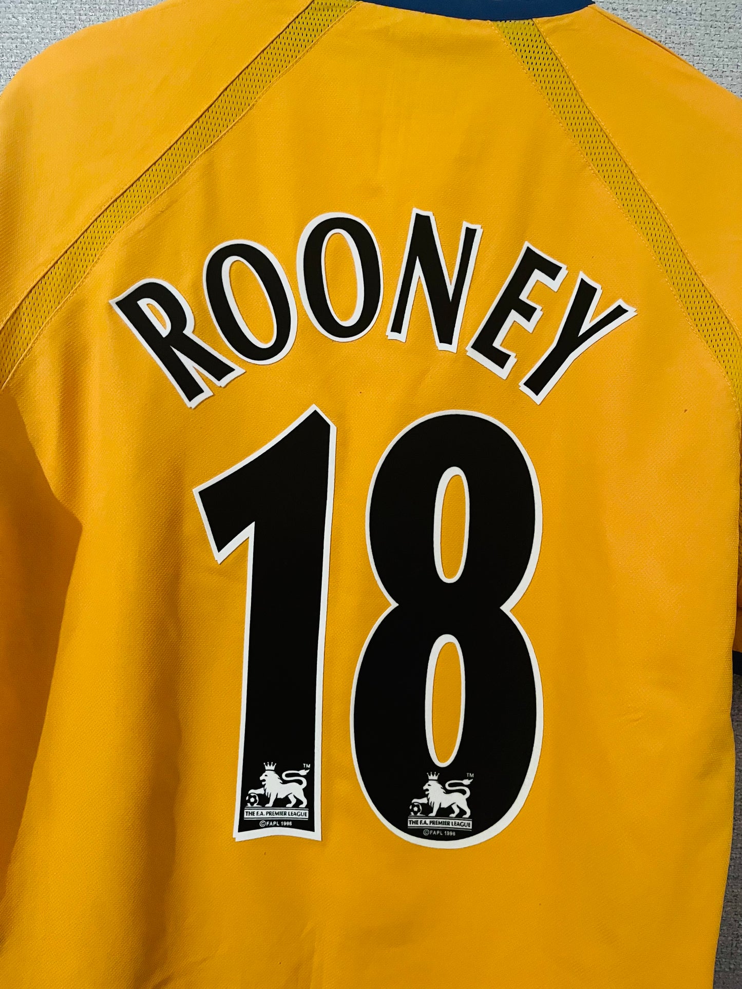 Everton away football shirt 2003/04 Rooney Medium