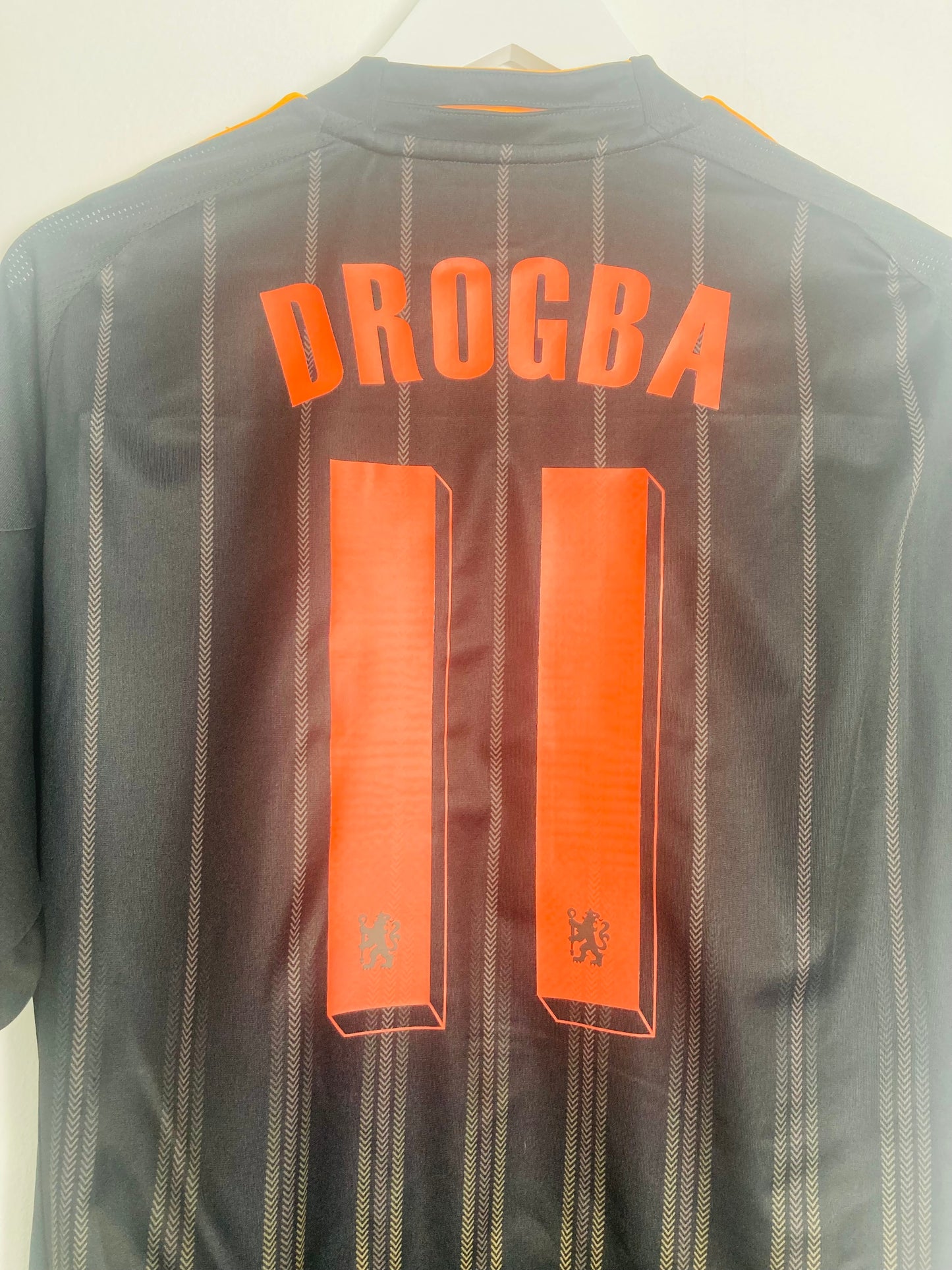 Chelsea away football shirt 2010/11 medium Drogba