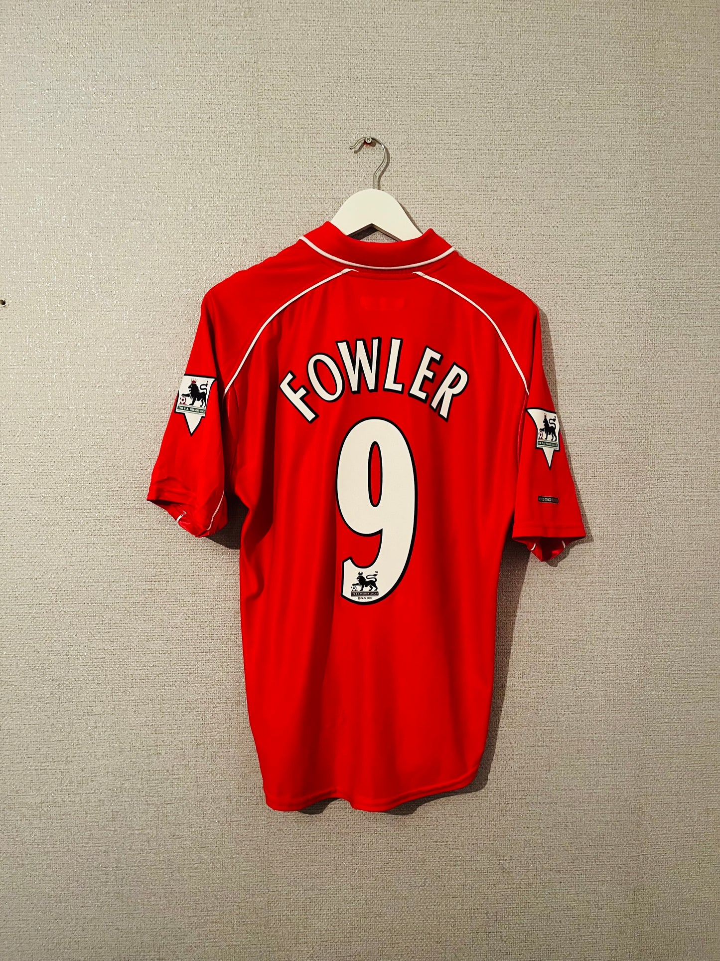 Liverpool home football shirt 2000/02 Fowler Medium