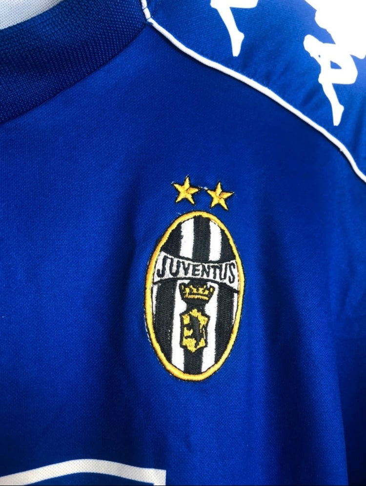 Juventus away football shirt

XXL Zidane 1999/2000