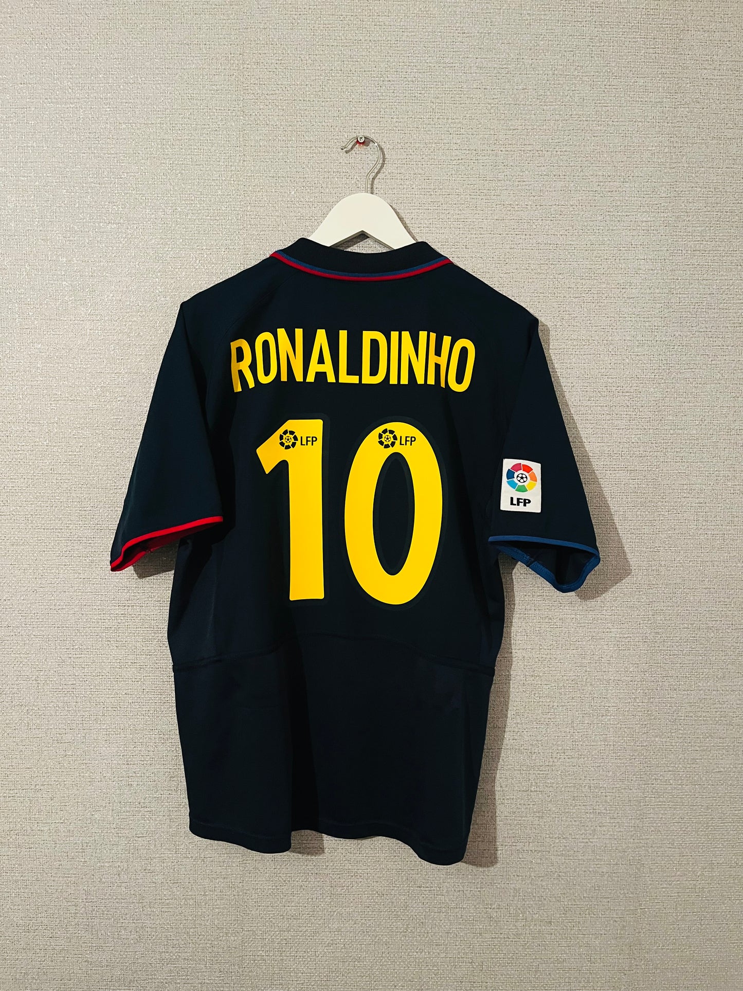 Barcelona away football shirt 2003/04 Ronaldinho Large
