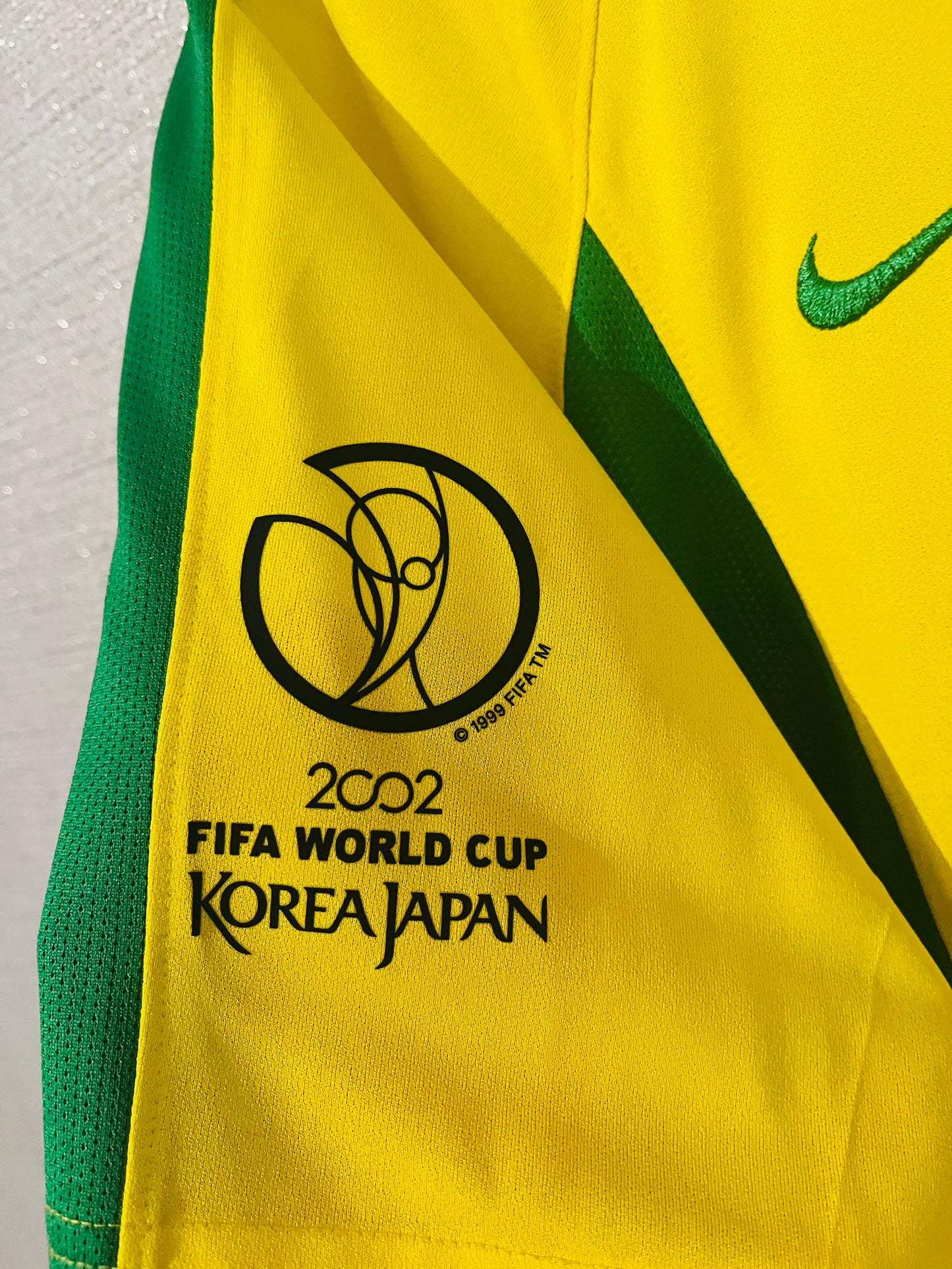 Brazil home football shirt            W/C 2002 R9 Medium