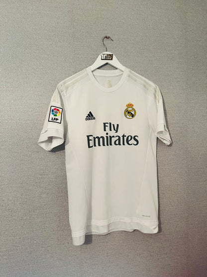Real Madrid home football shirt
2015/16 CR7 Medium