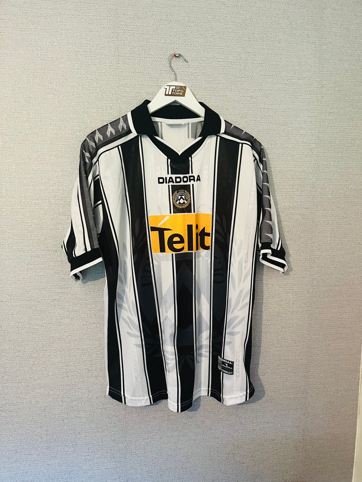 Udinese home football shirt
2000/01 Large