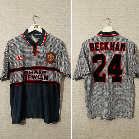 Manchester United away football shirt 1995/96 Beckham Medium