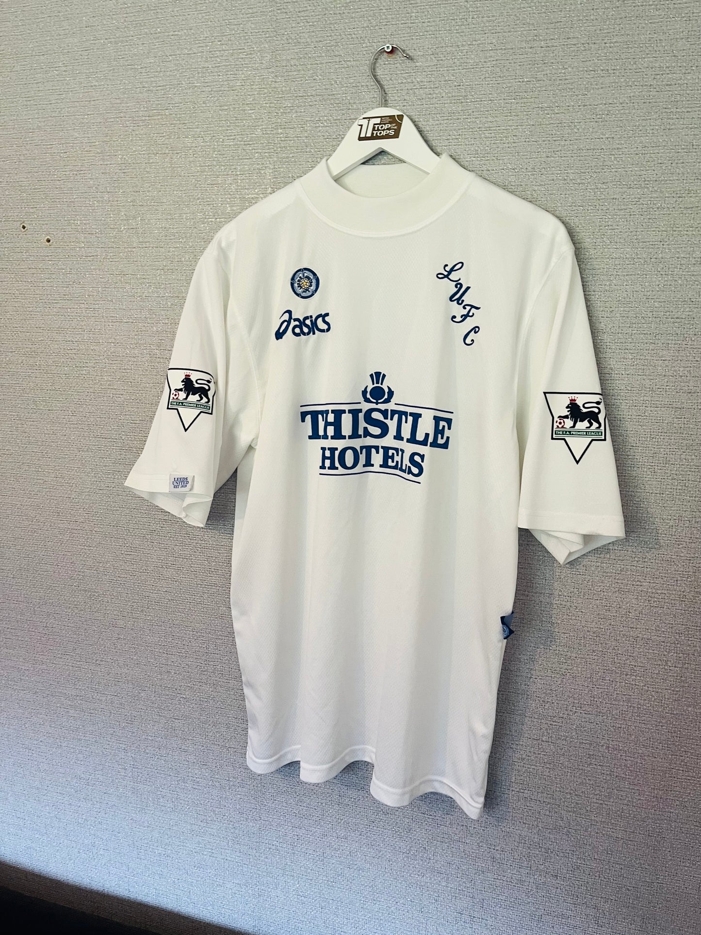 Leeds United home football shirt
1995/96 Yeboah Large