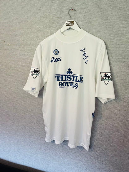 Leeds United home football shirt
1995/96 Yeboah Large