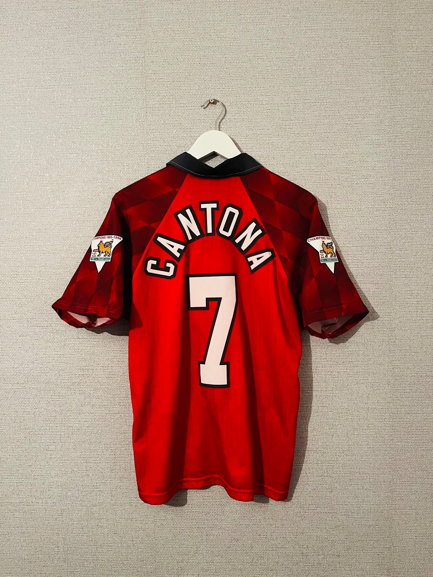Manchester United home football shirt 1996/97 Cantona Medium