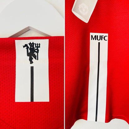 Manchester United home football shirt
2007/08 CR7 Medium