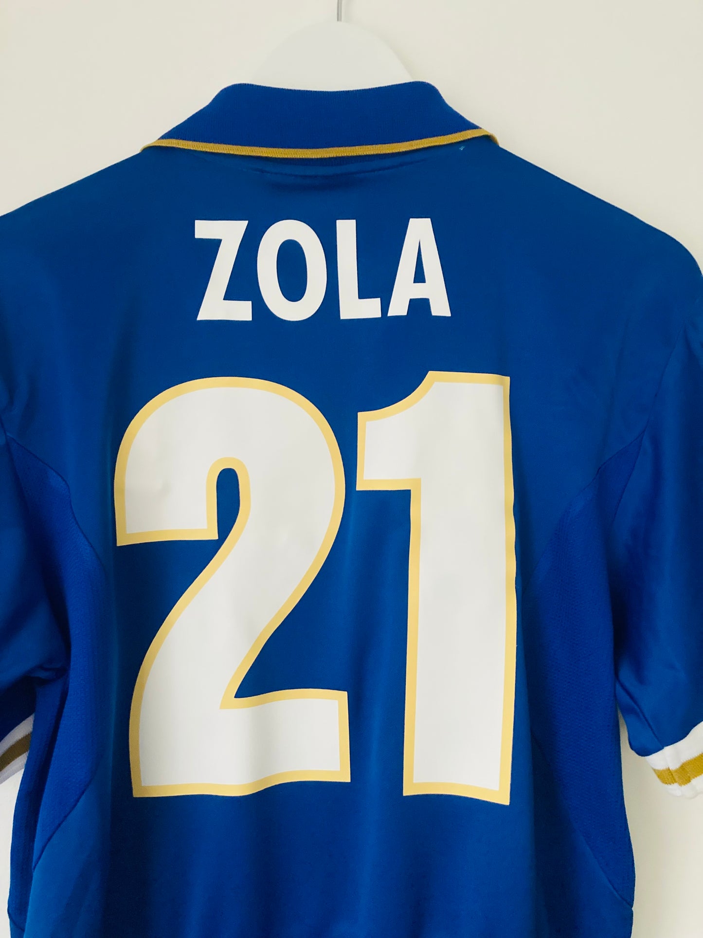 Italy home football shirt

Euro 1996 Zola medium