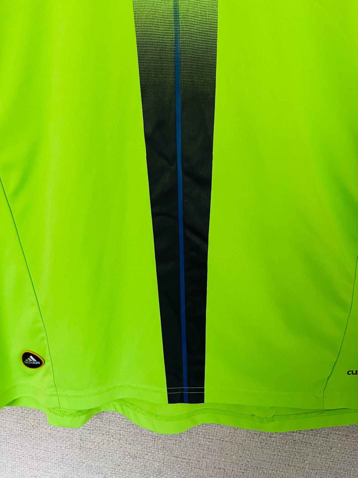 Chelsea third football shirt
2010/11 Drogba Medium