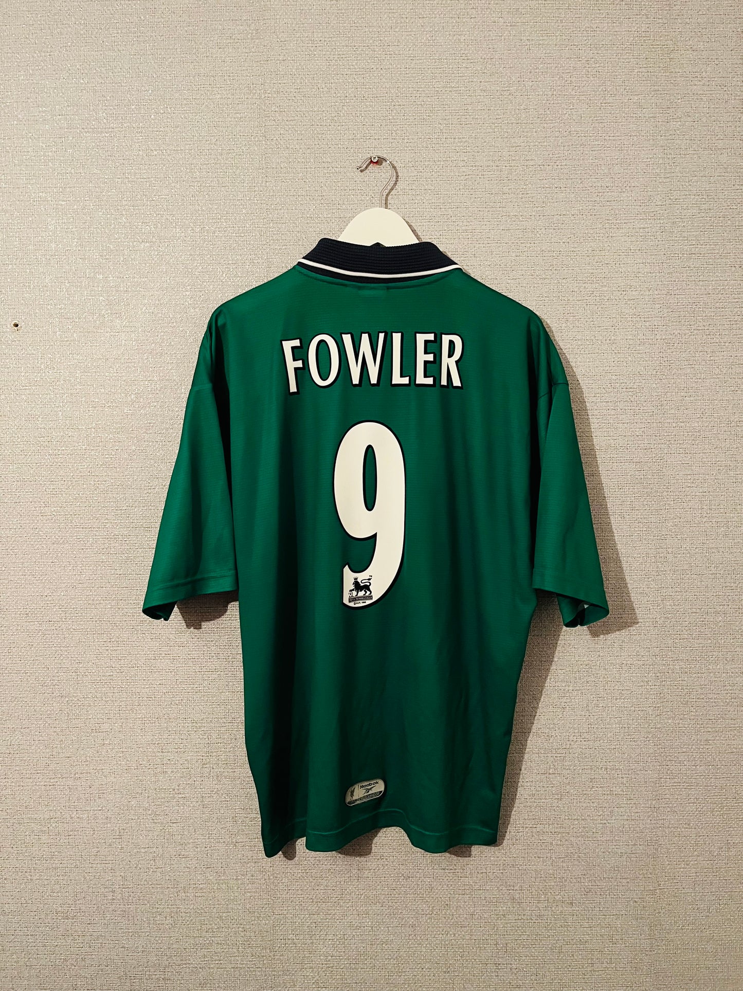 Liverpool away football shirt
1999/2000 Fowler XL