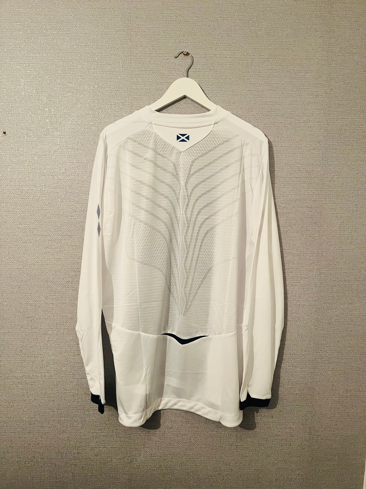 Heart of Midlothian Hearts away football shirt
2008/08 XXL BNWTs L/S