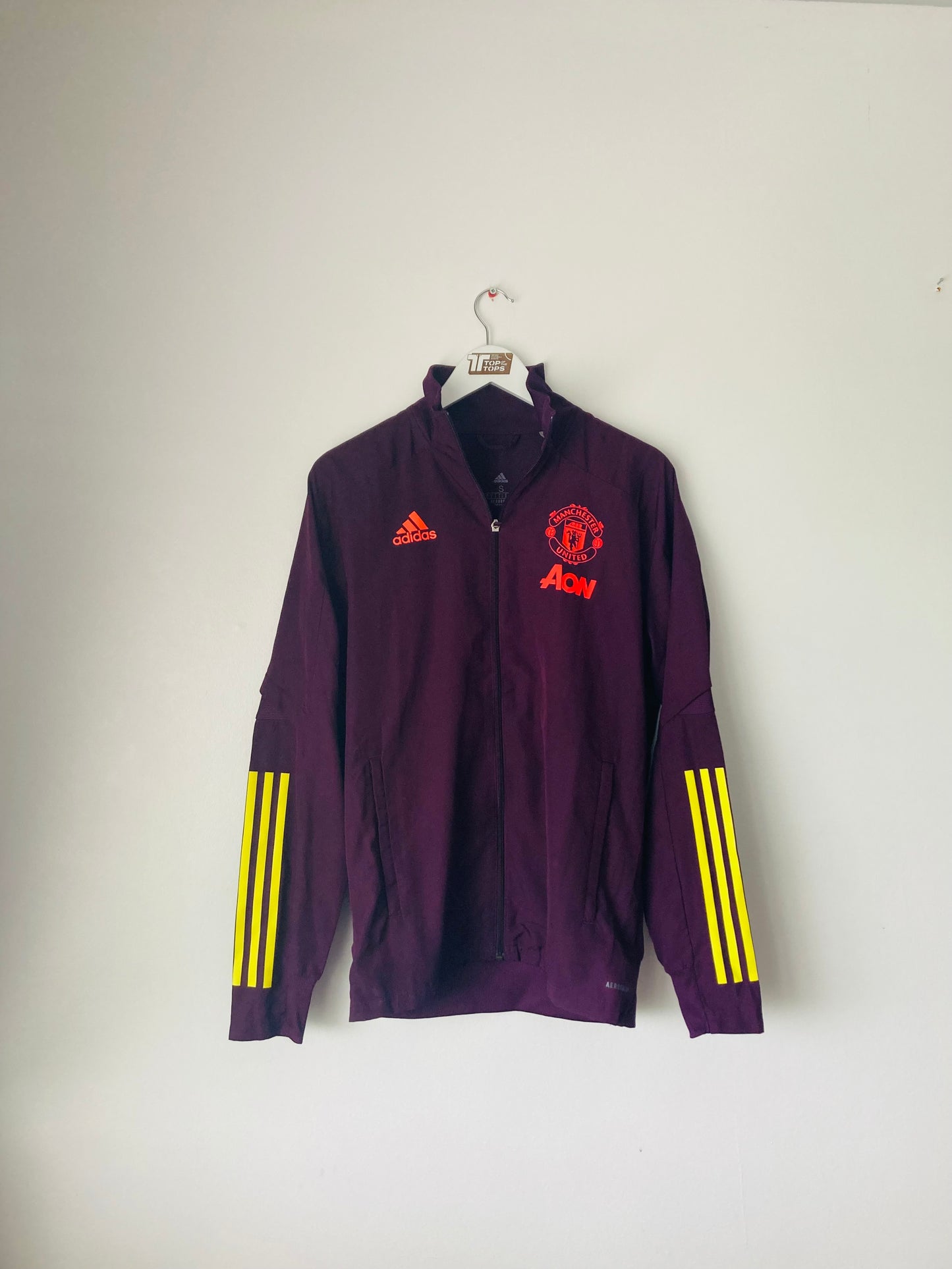 Manchester United football training jacket
2020/21 Small