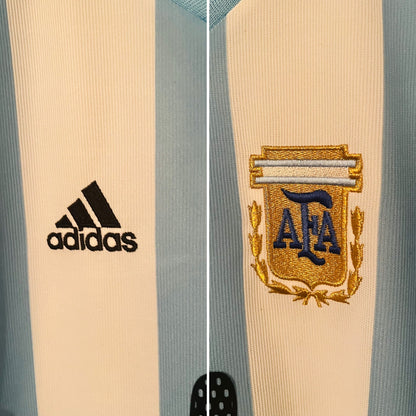 Argentina home football shirt
2002/04 Batistuta Medium