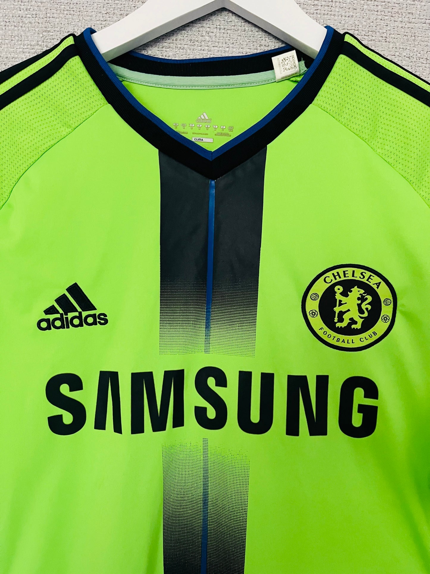 Chelsea third football shirt
2010/11 Drogba Medium
