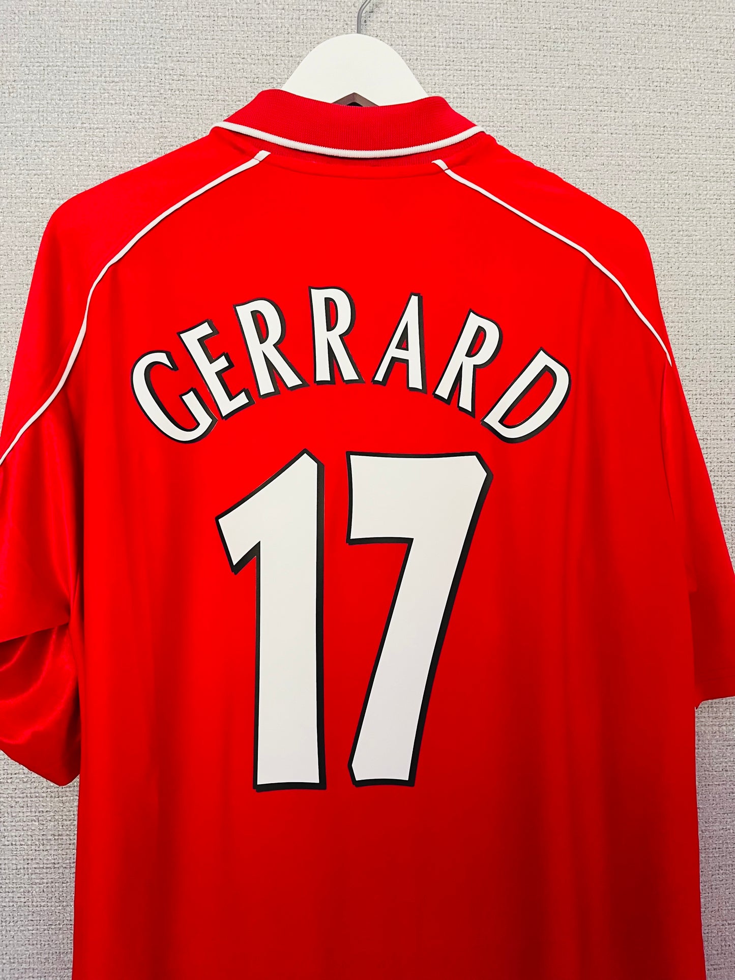 Liverpool home football shirt
2000/02 Gerrard Large