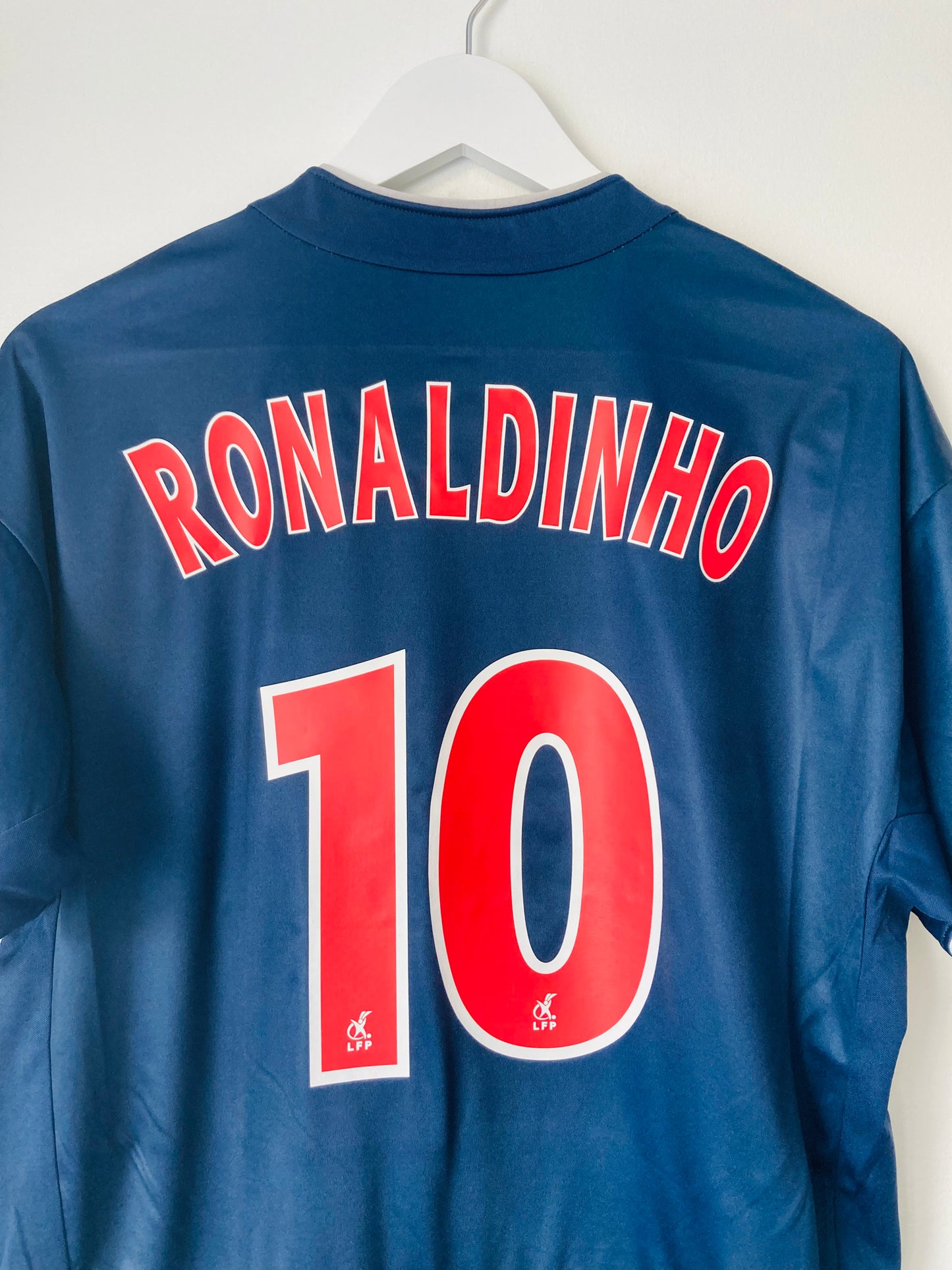 PSG home football shirt
2002/03 Ronaldinho Medium