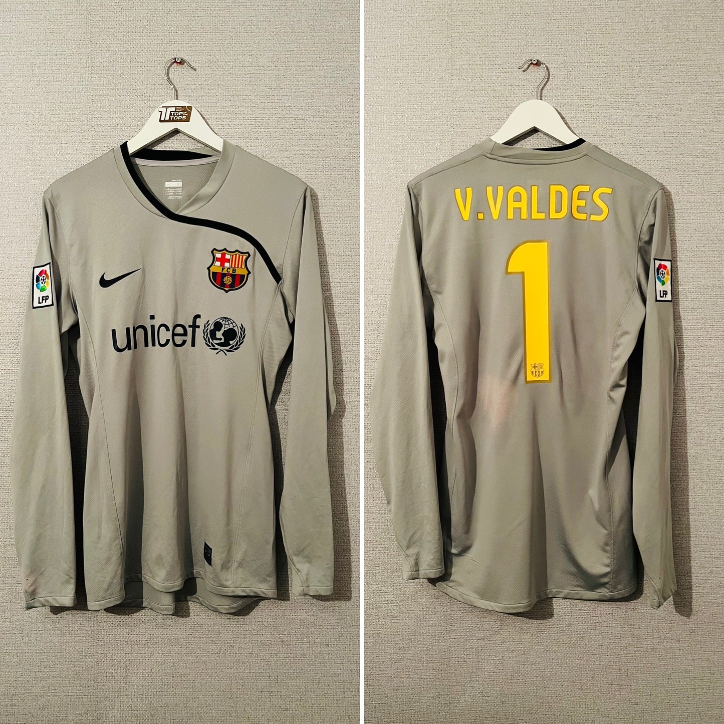 Barcelona goalkeeper football shirt 2008/09 Valdes Medium