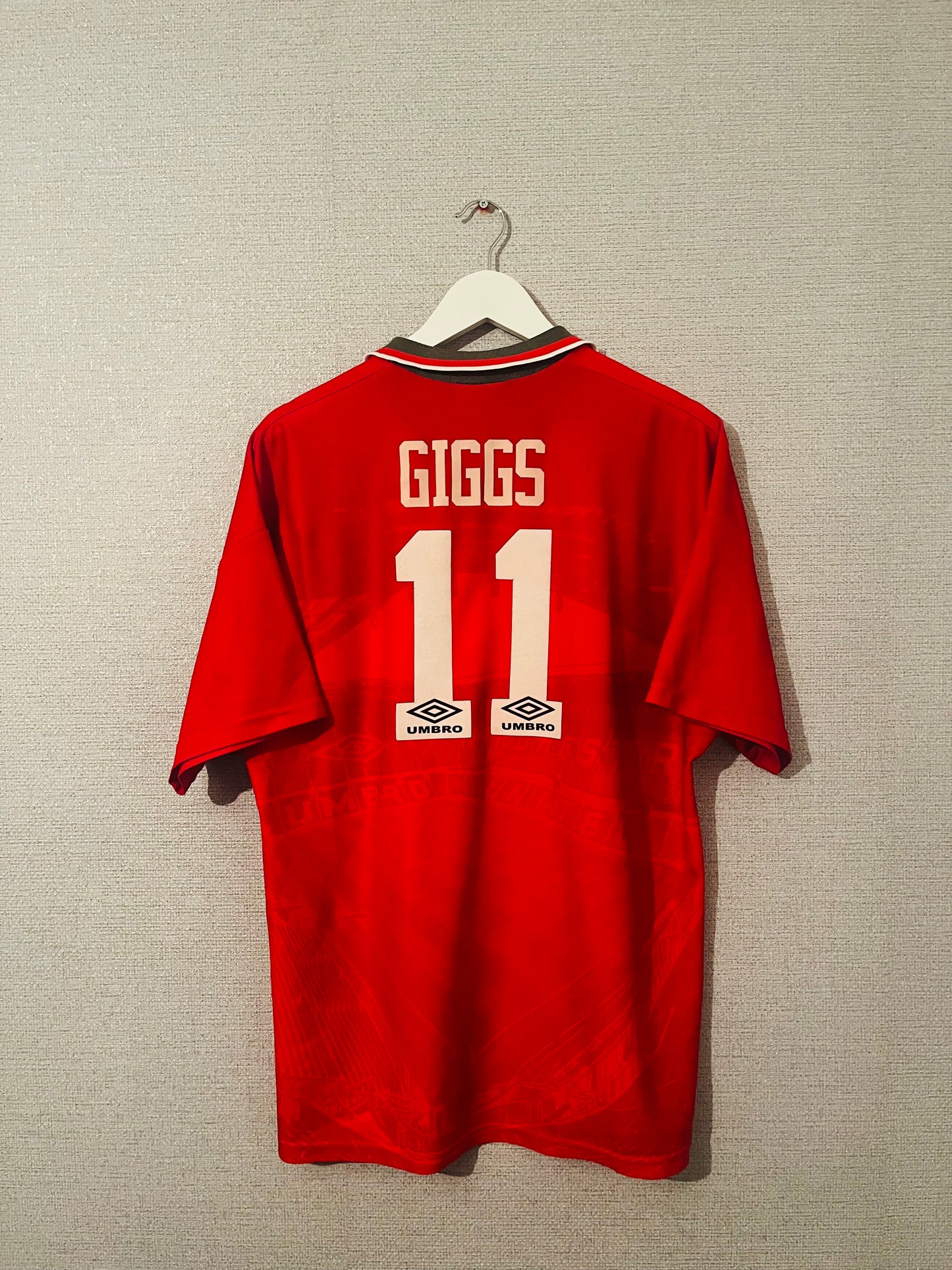 Manchester United home football shirt 1994/95 Giggs Large