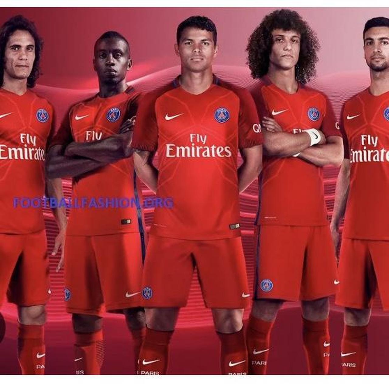 Paris Saint-Germain 2016/2017 Red Away Football Shirt (XL)