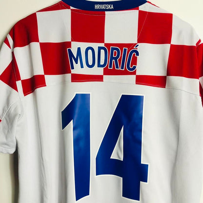 Croatia 2008 Red & White Home Football Shirt (L)