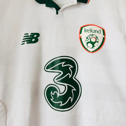 Republic of Ireland 2017/2018 White Away Football Shirt (M)