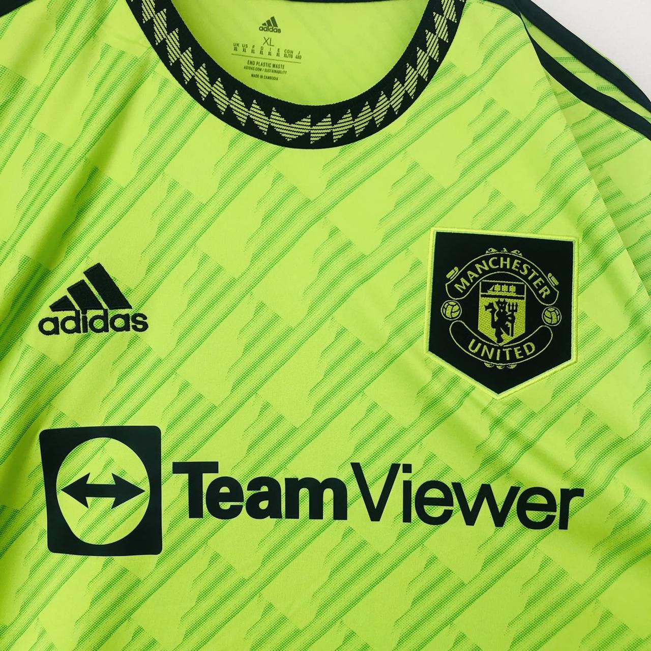 Manchester United 2022/2023 Neon Third Football Shirt (XL)